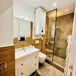 Frgk Private Townhouse Hq Walk To Palais Flexible 2 6 Bedrooms بيت للعطل *